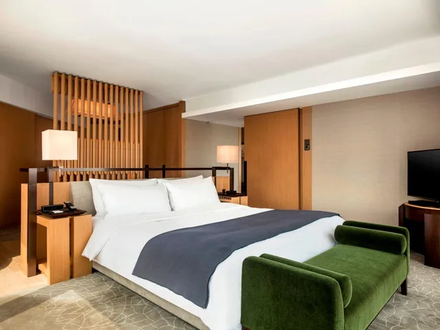 جناح بسرير كينج بإطلالة على المرفأ، Upper House Hong Kong 1/1