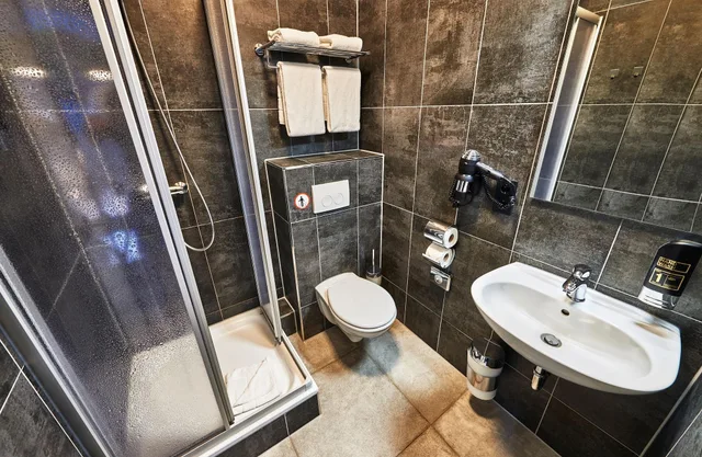 غرفة ثلاثية، Urban Home Hotel 6/6