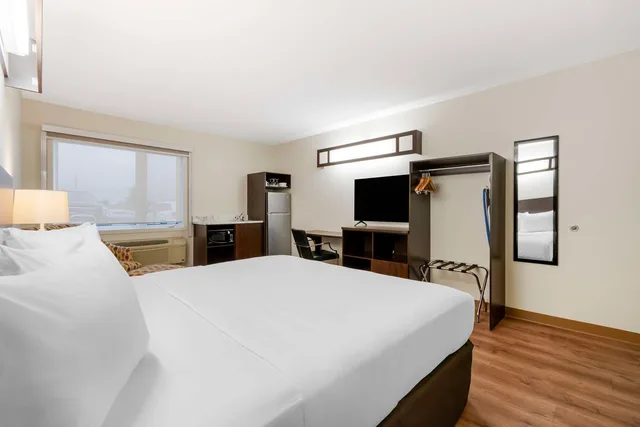 جناح بسرير كينج، Villa Inn and Suites, SureStay Collection By Best Western 2/4