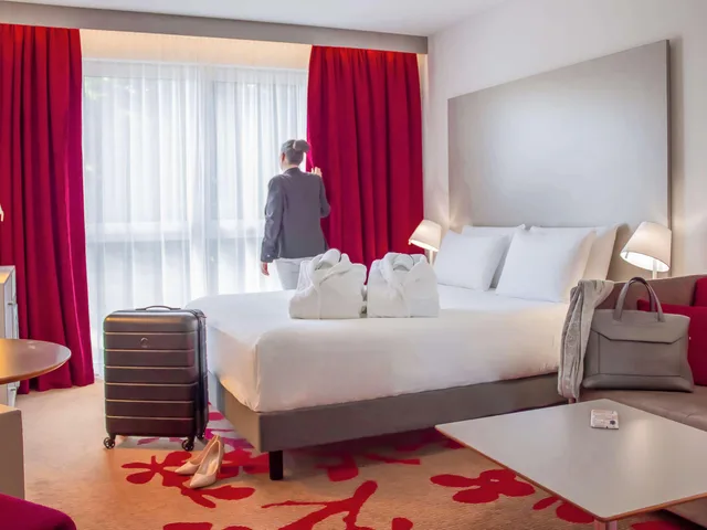 غرفة كلاسيكية بسرير مزدوج أو سريرين منفصلين مع أريكة، Mercure Tours Nord 2/8
