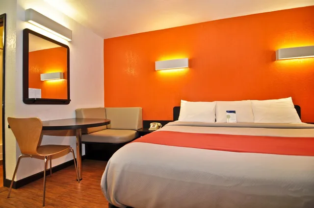 غرفة قياسية بسرير كينج، Motel6 Willows, CA 5/10