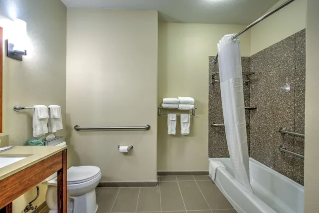 جناح بسريرين كوين، Comfort Suites Tomball Medical Center, TX 8/8