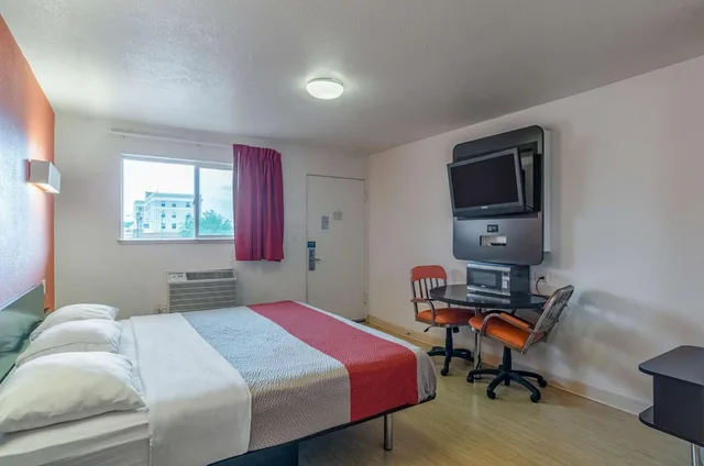 غرفة بسرير كينج لغير المدخنين، Motel6 Riverton, WY 2/10