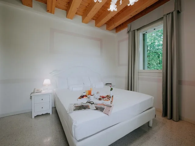 Superior, Queen Bed, New Wing، Villa Patriarca 4/9