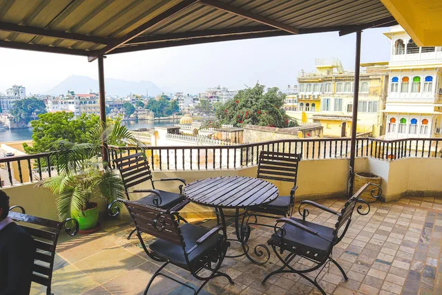 Hotel Lake Ghat Palace, Udaipur 33/53