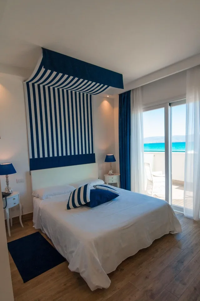 غرفة بسرير كينج بإطلالة على البحر، Hotel Nautilus 2/4