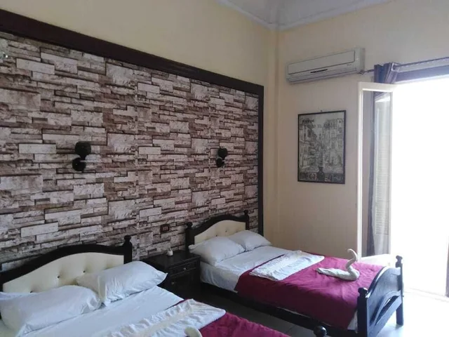 Room, Twin Beds, New Palace Hostel 6/6