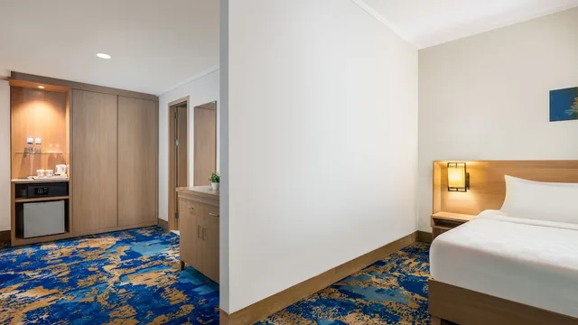 Junior Suite, King Bed, Queen Bed, Pool Access، SWISS-BELHOTEL MANOKWARI 3/6
