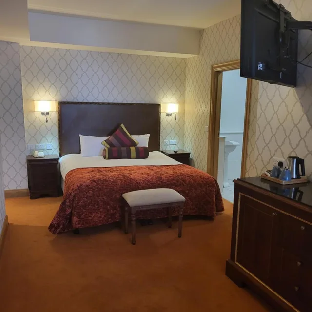 Room, Double Bed, Lawlors of Naas 2/10
