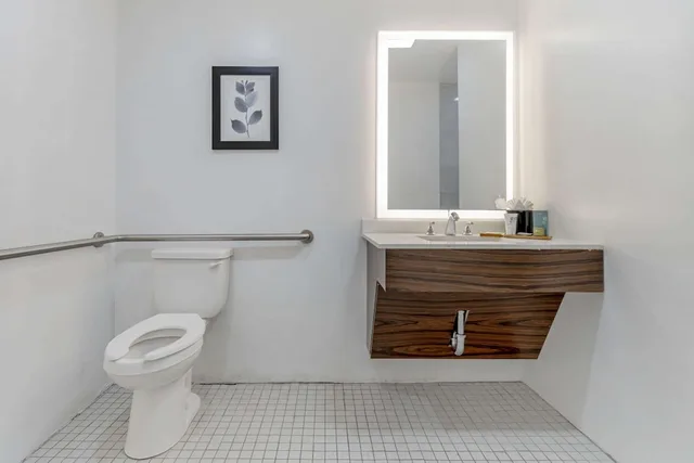 غرفة بسرير كينج لذوي الإعاقة، Country Inn & Suites by Radisson, Vallejo Napa Valley, CA 7/10