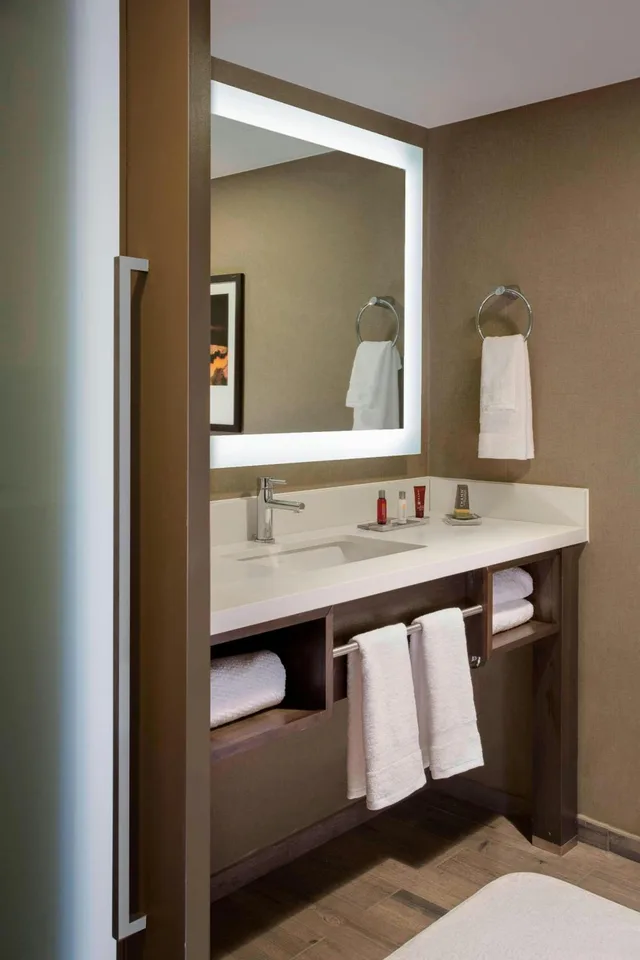 Concierge, King or Double Bed, King Bed, Sofa, San Antonio Marriott Riverwalk Hotel 3/3