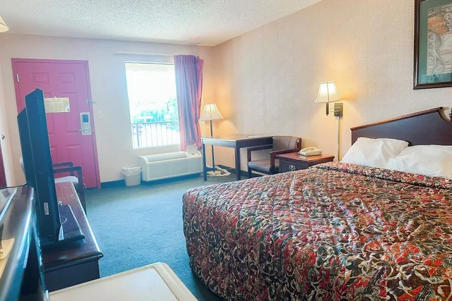 غرفة بسرير كينج، OYO Hotel East Macon I-75 7/10