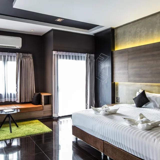 جناح جونيور، Cresco Hotel Buriram 2/8