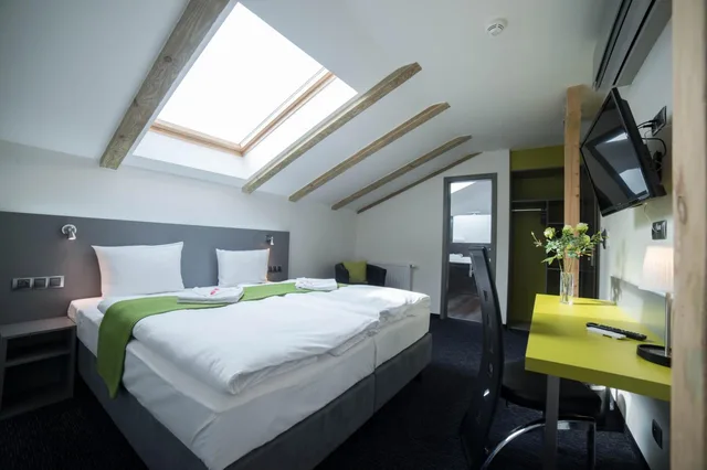 Deluxe, Double Bed, Hotel Herrmes 2/7