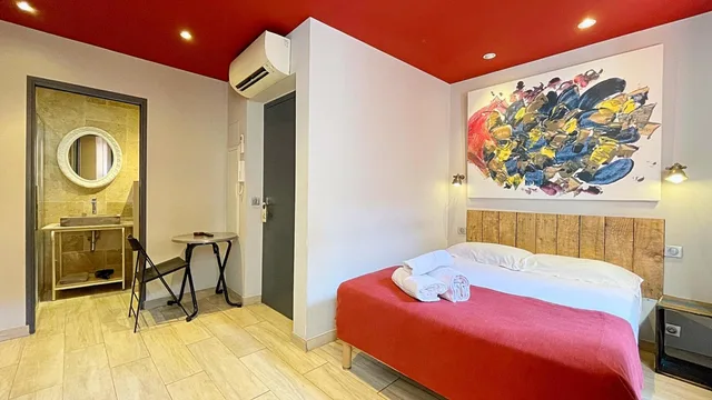 Studio, No Elevator، Le Florian Hotel 3/7