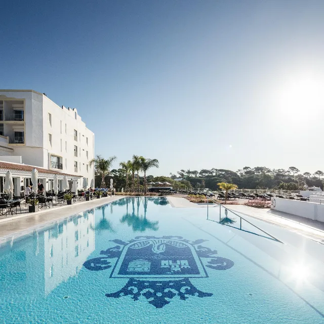 غرفة بسرير مزدوج بإطلالة على البحر، Dona Filipa Hotel 1/1