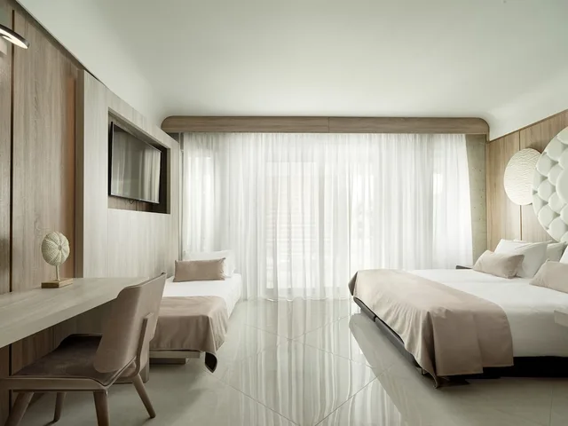 غرفة بسرير كينج بإطلالة على الحديقة بشرفة مع أريكة، Nautilux Rethymno By Mage Hotels 1/6