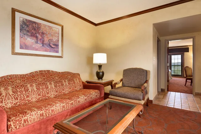 Ambassador, Suite، Chateau On the Lake Resort Spa And Convention Centre 1/1