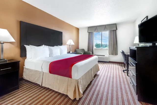 غرفة قياسية بسرير كينج، Days Inn Suites By Wyndham Dallas 1/1