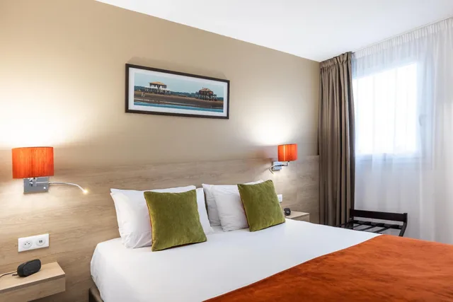 غرفة عائلية بسريرين منفصلين وسرير كوين، Best Western Hotel Le Bordeaux Sud 1/3