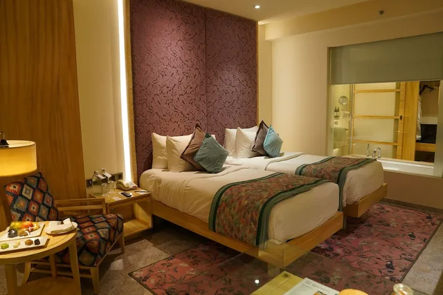 Premium, Twin Beds, Front View, Bathtub، Royal Orchid Jaipur 2/4