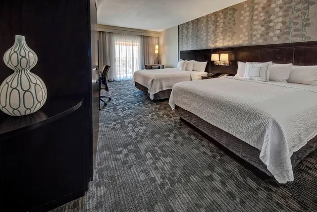 غرفة ديلوكس بسريرين كوين بشرفة لذوي الإعاقة، Courtyard By Marriott Midland 1/1
