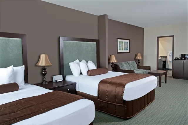 Coast, Premium, 2 Queen Beds, Sofa، Coast Lethbridge Hotel and Conference Centre 8/10
