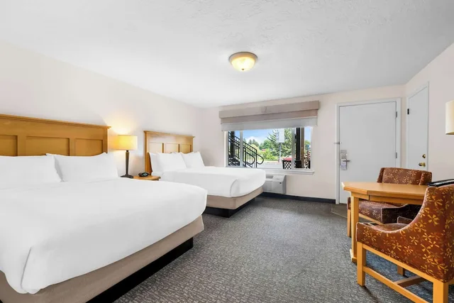 غرفة قياسية بسريرين كوين بإطلالة لذوي الإعاقة، Best Western Driftwood Inn 2/6