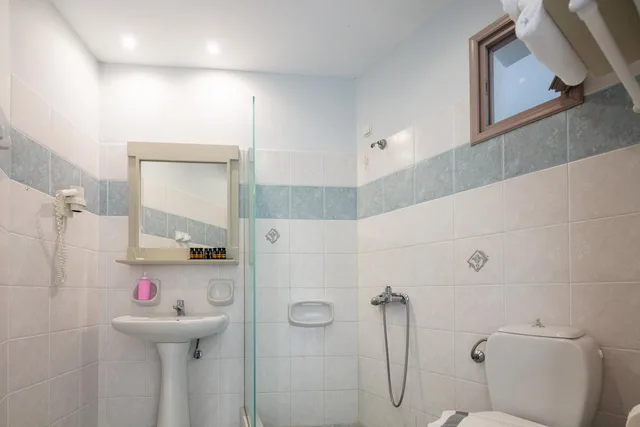 غرفة رباعية بإطلالة على البحر بشرفة، Kavuras Village Hotel & Suites 6/6