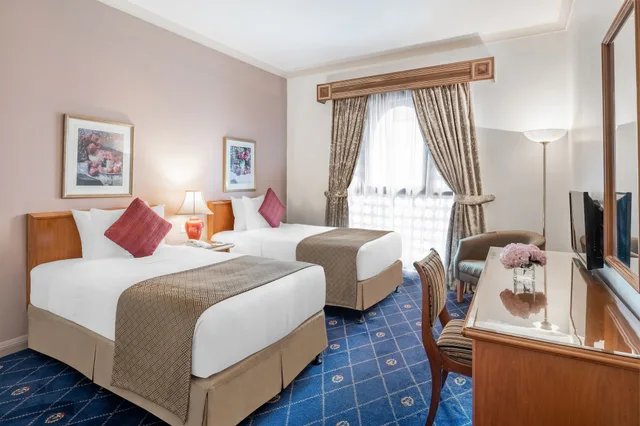 غرفة كلاسيكية بسريرين منفصلين بإطلالة على المدينة، دار الإيمان إنتركونتنينتال(Intercontinental Madinah Dar Al Iman) 2/6