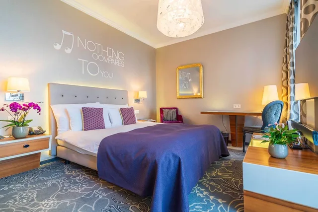 Style, Queen Bed, City View، Schweizerhof 1/9
