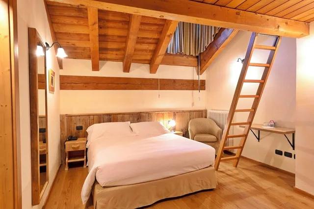 غرفة ثلاثية بسرير مزدوج مع أريكة، Le Miramonti Hotel And Wellness 1/2