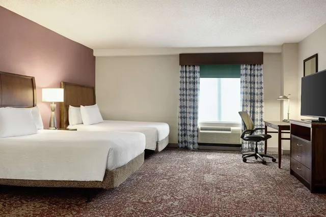 غرفة بريميوم بسريرين كوين، Hilton Garden Inn Louisville Downtown 4/8