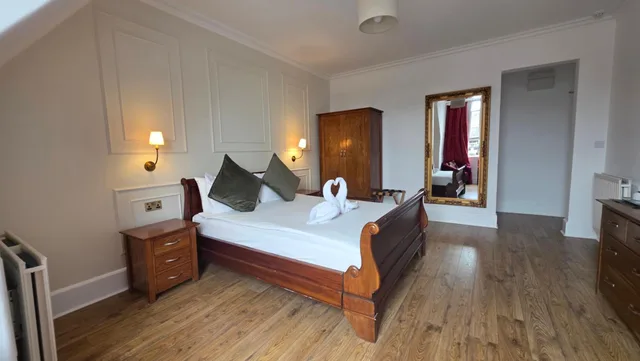 Deluxe, Double Bed, No.32 Hotel 2/3