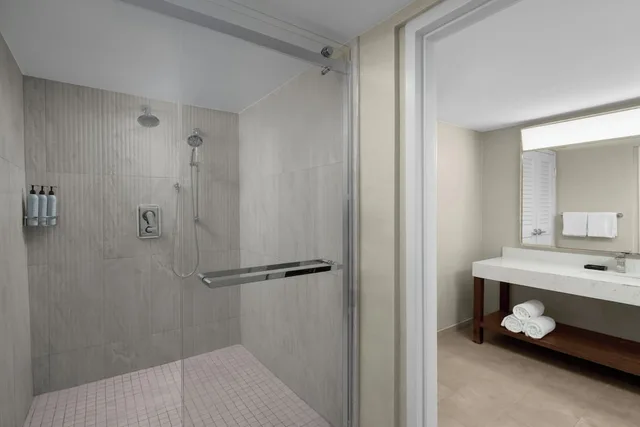 1 Bedroom, Suite, King Bed, Sofa, Balcony, Courtyard Fort Lauderdale East Lauderdale By the Sea 8/8