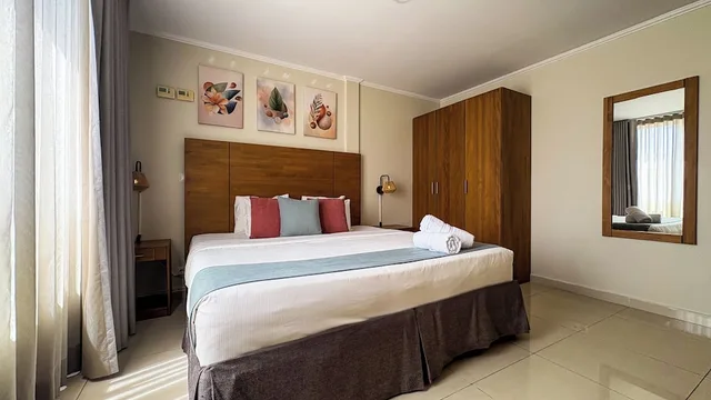 جناح إليت بسريرين كينج بغرفتي نوم مع أريكة بمطبخ صغير، City Suites Curacao 5/7