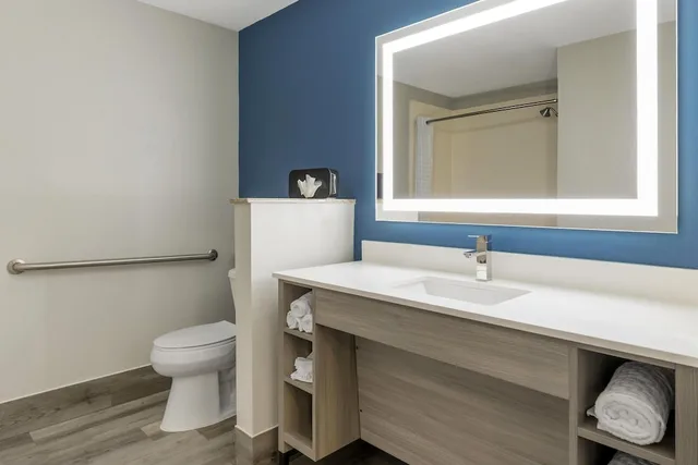 جناح بسرير كينج مع أريكة لذوي الإعاقة، Best Western Plus Omaha Airport Inn 7/9