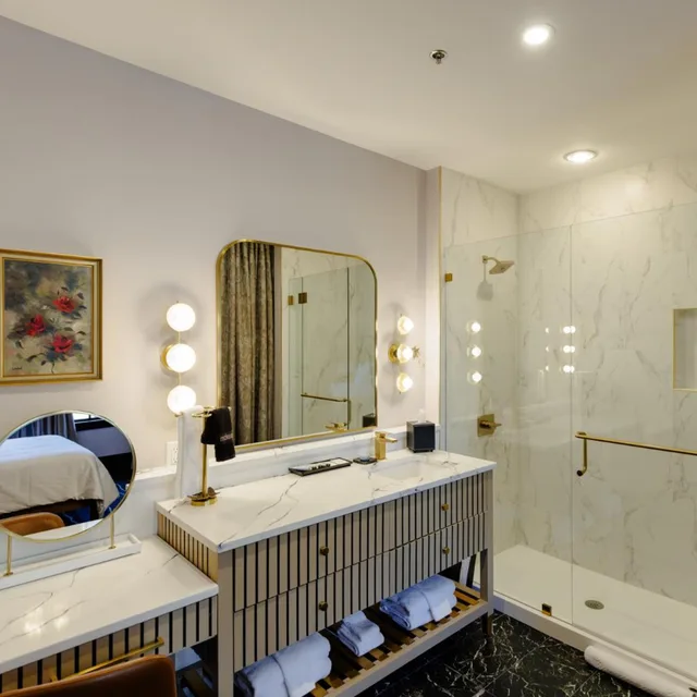 جناح جونيور بشرفة، Hotel Trundle 5/6