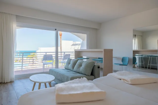 جناح جونيور بإطلالة على البحر مفردة بسريرين منفصلين، Iberostar Waves Royal Andalus 1/2