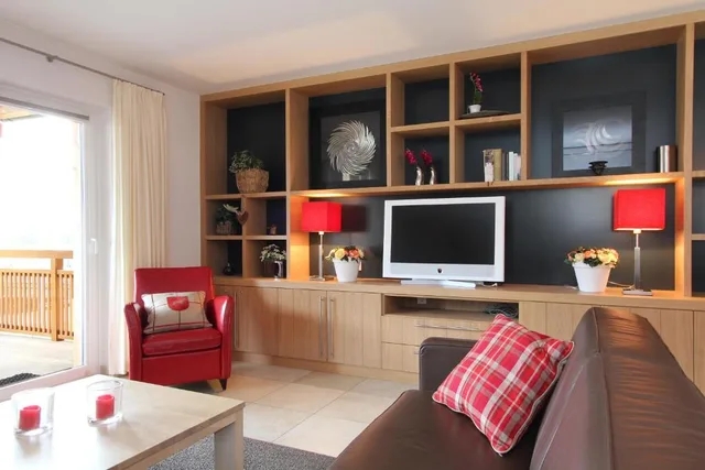 Three Bedroom Apartment with Infrarotkabin، Avenida Style Appartements by Alpin Rentals 5/7