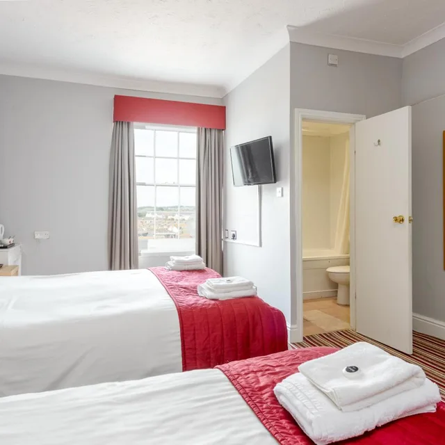 غرفة ثلاثية بإطلالة على البحر، Hotel Prince Regent 1/8