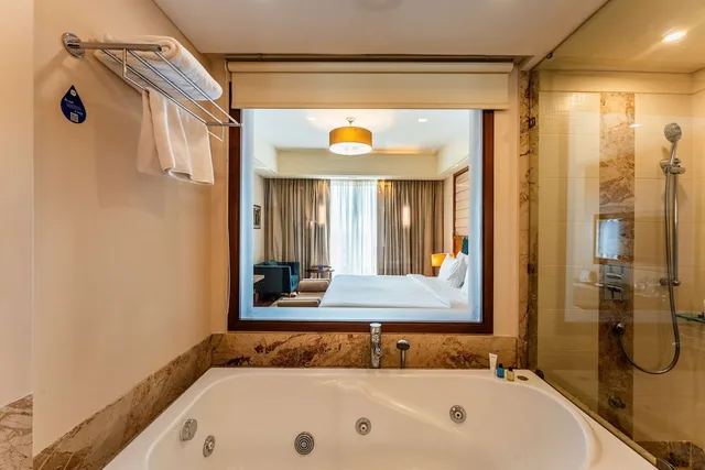 جناح بغرفة نوم واحدة بحوض جاكوزي، Radisson Blu Hotel Indore 6/7