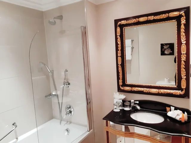 Double Room Queen, Ashburn 9/10