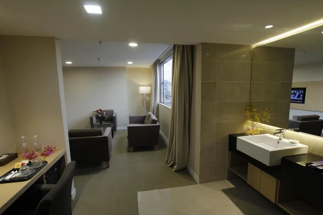 جناح جونيور، Hotel Excelsior Ipoh 7/8