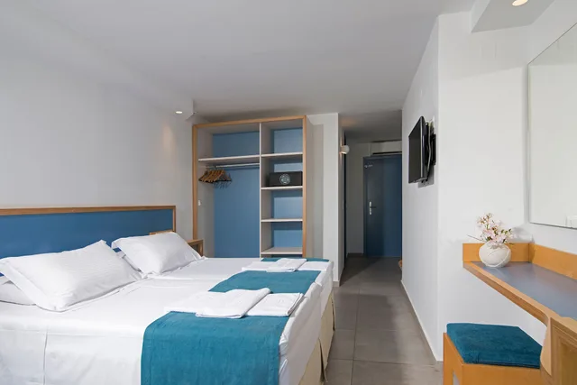 Room, Twin Beds, Lateral Side Sea View، Alia Beach Hotel Adults only 18+ 1/9