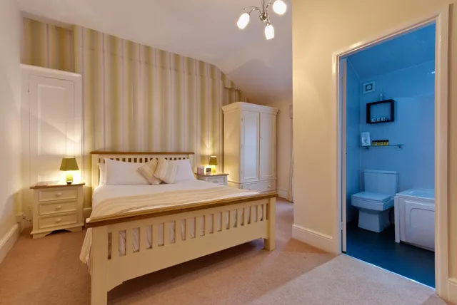 Family Suite, Rear، Lauriston Court Hotel 1/1