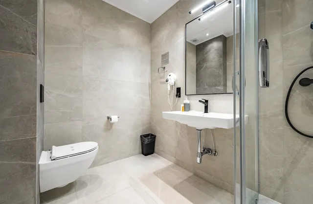 Senior, Suite, King Bed، Regency Hotel 5/10
