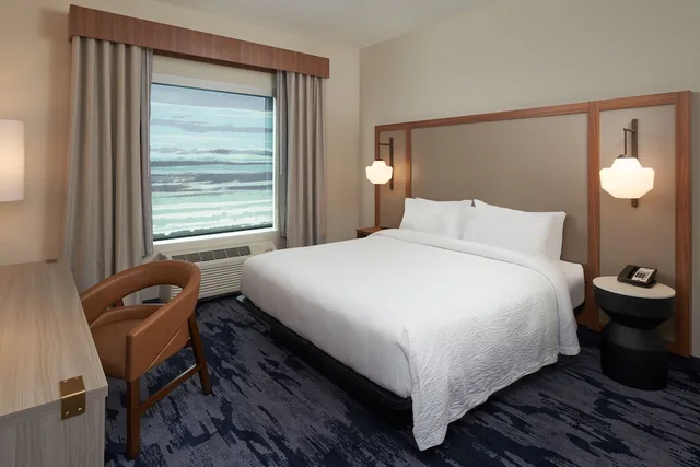 غرفة قياسية بسرير كينج لذوي الإعاقة، Fairfield Inn & Suites by Marriott West Palm Beach 2/4