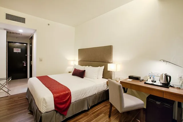 Premier, King Bed, WP Hotel 1/4