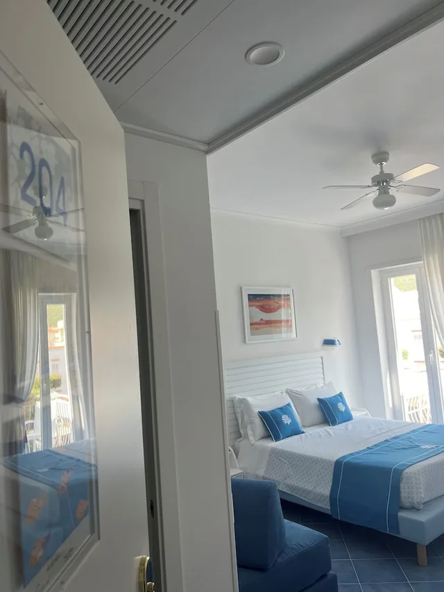غرفة ثلاثية بسرير مزدوج وسرير فردي بشرفة، Aurora Hotel & Suites Sul Mare 3/10